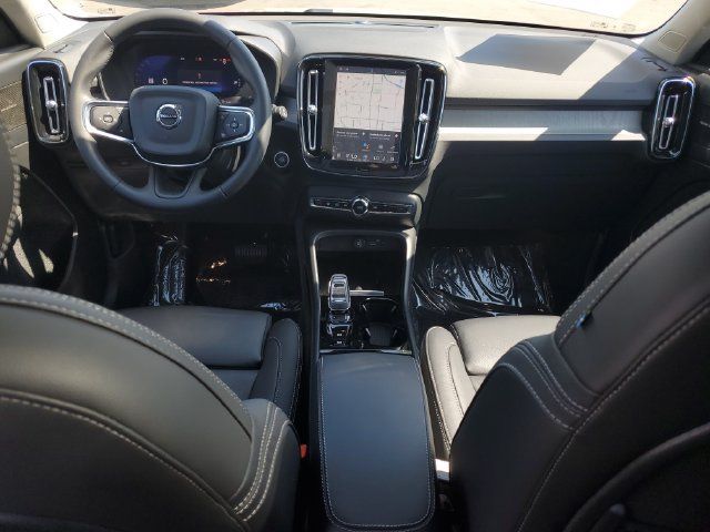 Used 2024 Volvo XC40 B5 Plus w/ Protection Package Premier AWD/4WD image 11