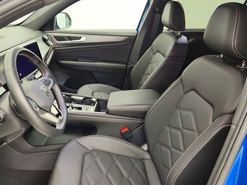 Used 2025 Volkswagen Atlas Cross Sport SE image 18