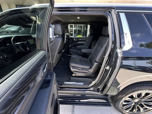 Used 2022 GMC Yukon XL Denali RWD image 28