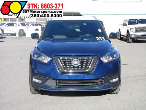 Used 2019 Nissan Kicks SR w/ SR Premium Package image 10