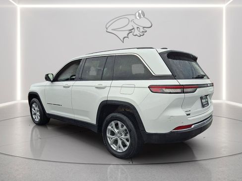 Used 2024 Jeep Grand Cherokee Limited image 3