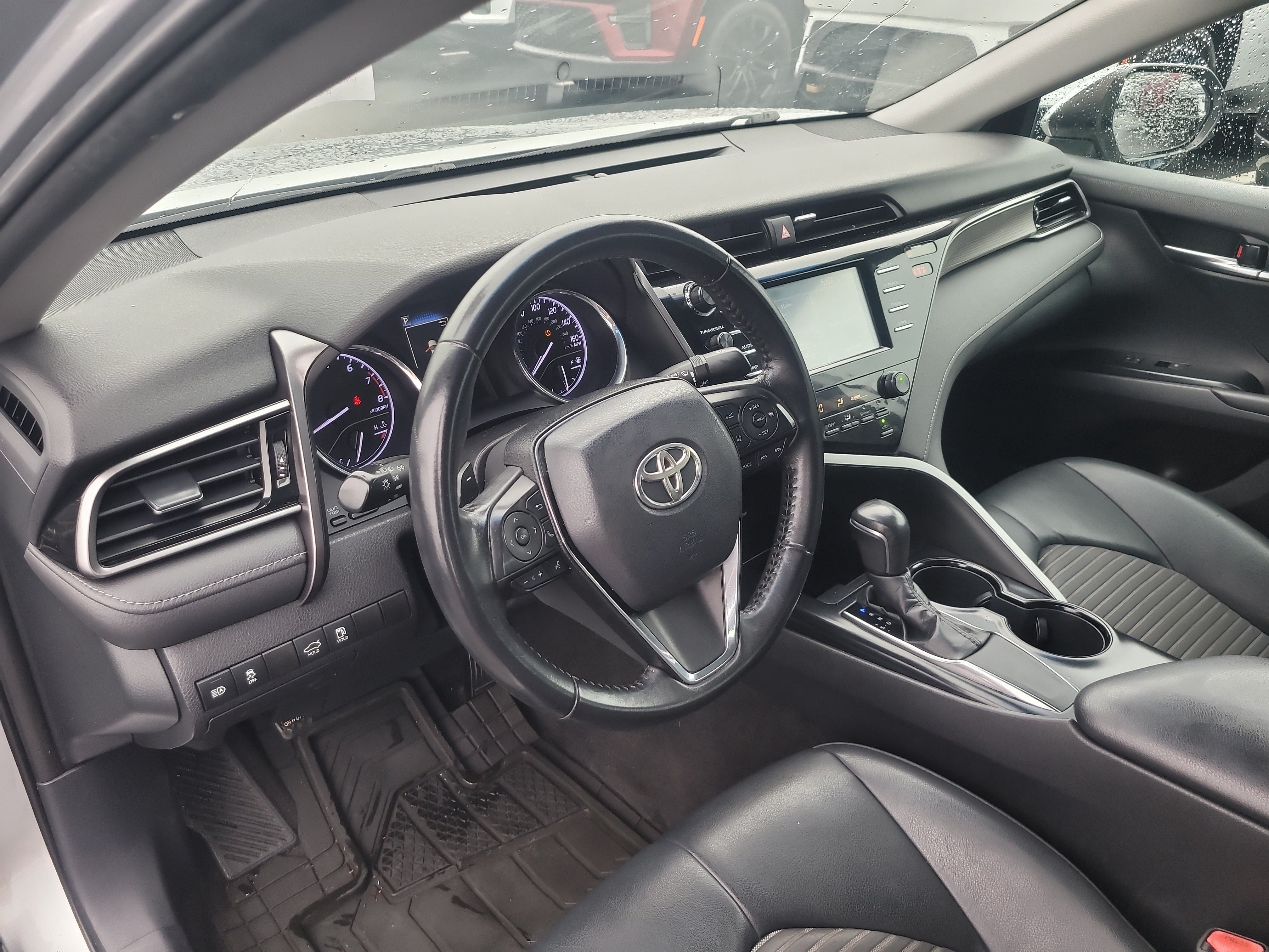 Used 2019 Toyota Camry SE FWD image 18