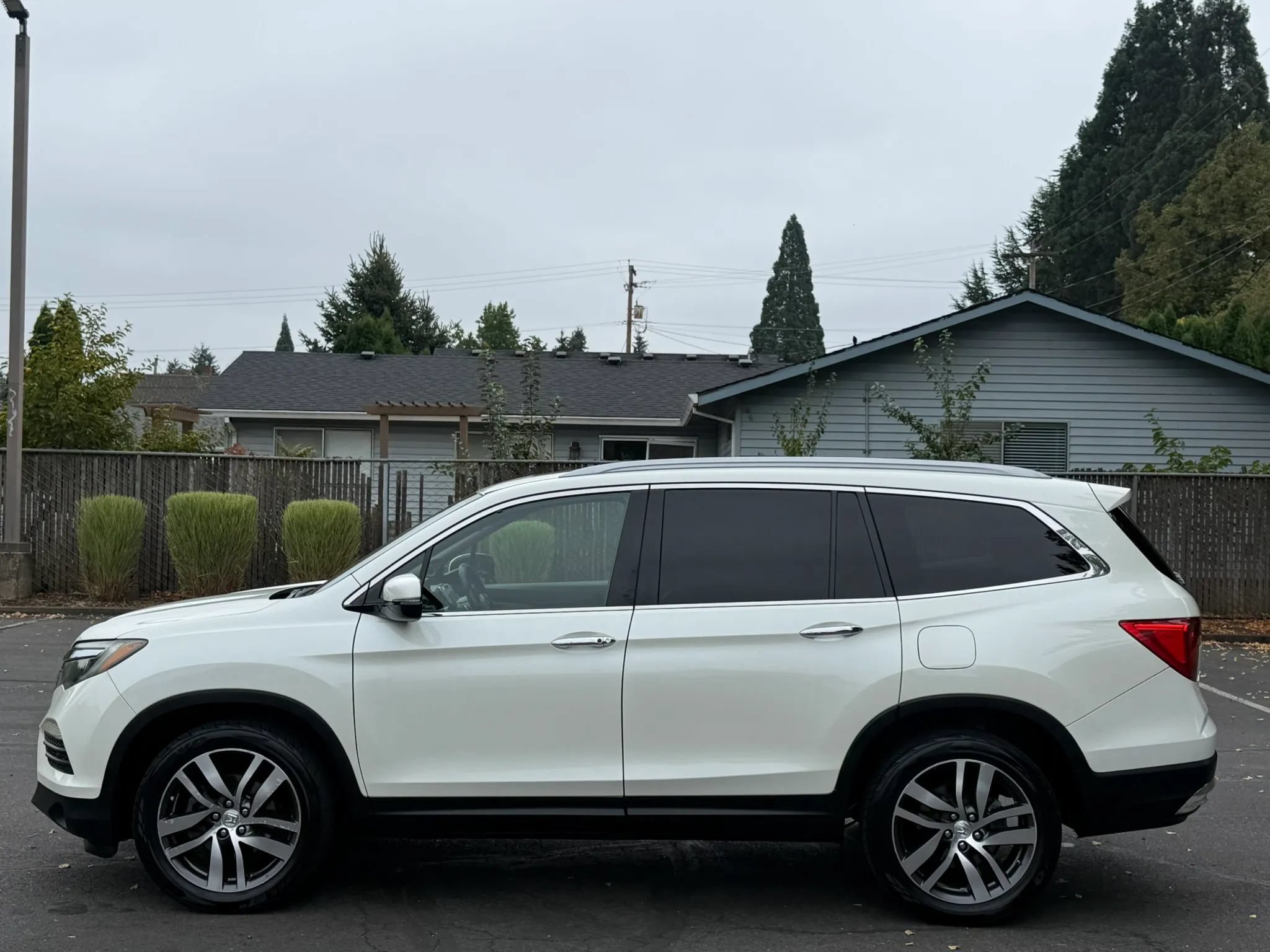 Used 2016 Honda Pilot Touring image 2