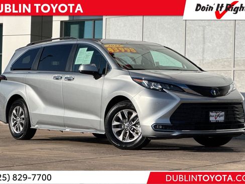 Certified 2023 Toyota Sienna XLE image 1