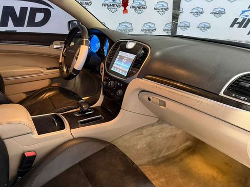 Used 2014 Chrysler 300 w/ Driver Convenience Group image 26