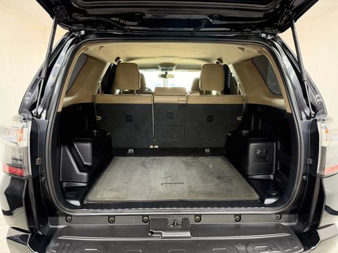 Used 2016 Toyota 4Runner SR5 AWD/4WD image 9