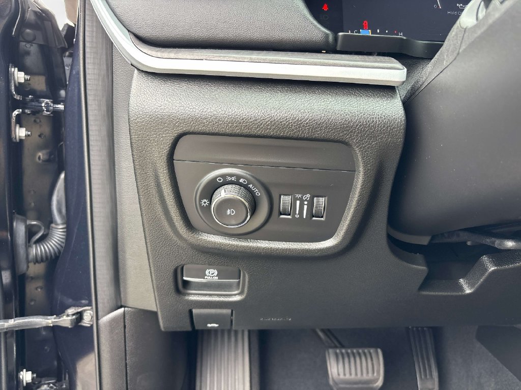 Used 2024 Jeep Grand Cherokee Limited AWD/4WD image 20