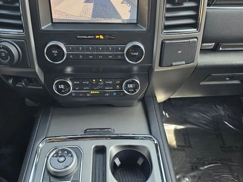 Used 2020 Ford Expedition XLT image 18