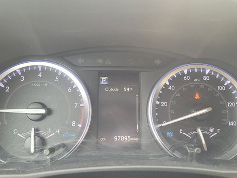 Used 2019 Toyota Highlander SE image 23