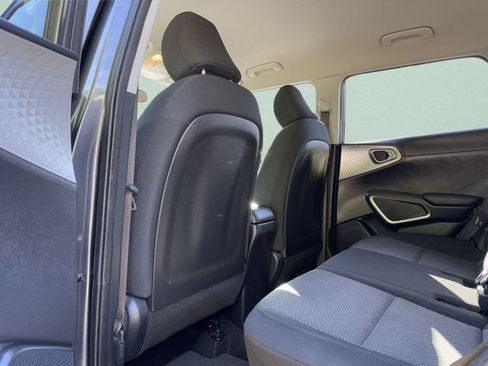 Used 2021 Kia Soul LX FWD image 18