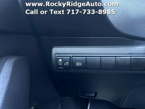 Used 2025 Toyota Corolla LE image 29