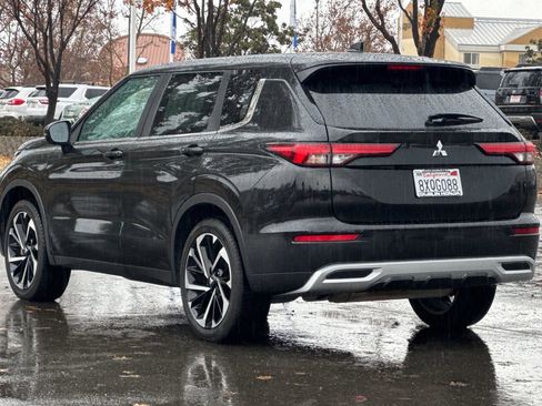 Used 2022 Mitsubishi Outlander SE image 6