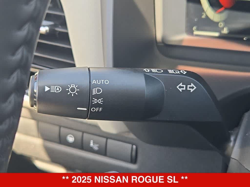 Used 2025 Nissan Rogue SL w/ SL Premium Package FWD image 26