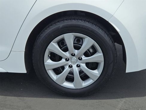 Used 2022 Toyota Corolla LE FWD image 22