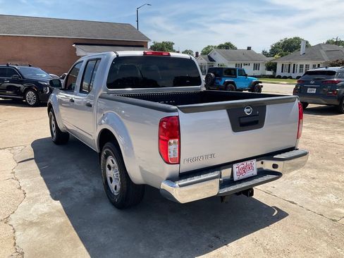 Used 2015 Nissan Frontier S RWD image 5