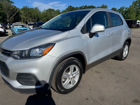 Used 2019 Chevrolet Trax LS w/ LPO, Cargo Package FWD image 9