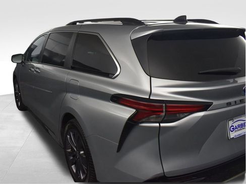 Used 2023 Toyota Sienna XSE w/ XSE Plus Package image 5