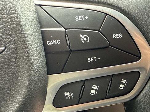 Used 2022 Chrysler Pacifica Touring-L FWD image 17