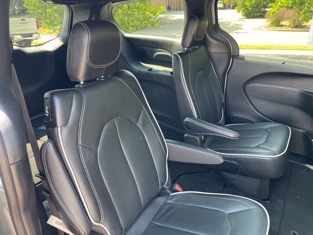 Used 2026 Chrysler Pacifica Limited FWD image 34