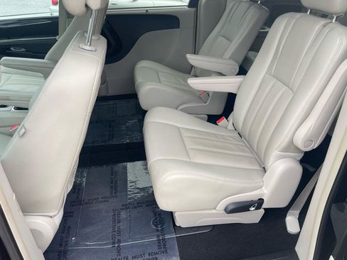 Used 2013 Chrysler Town & Country Touring-L w/ Entertainment Group #2 FWD image 37