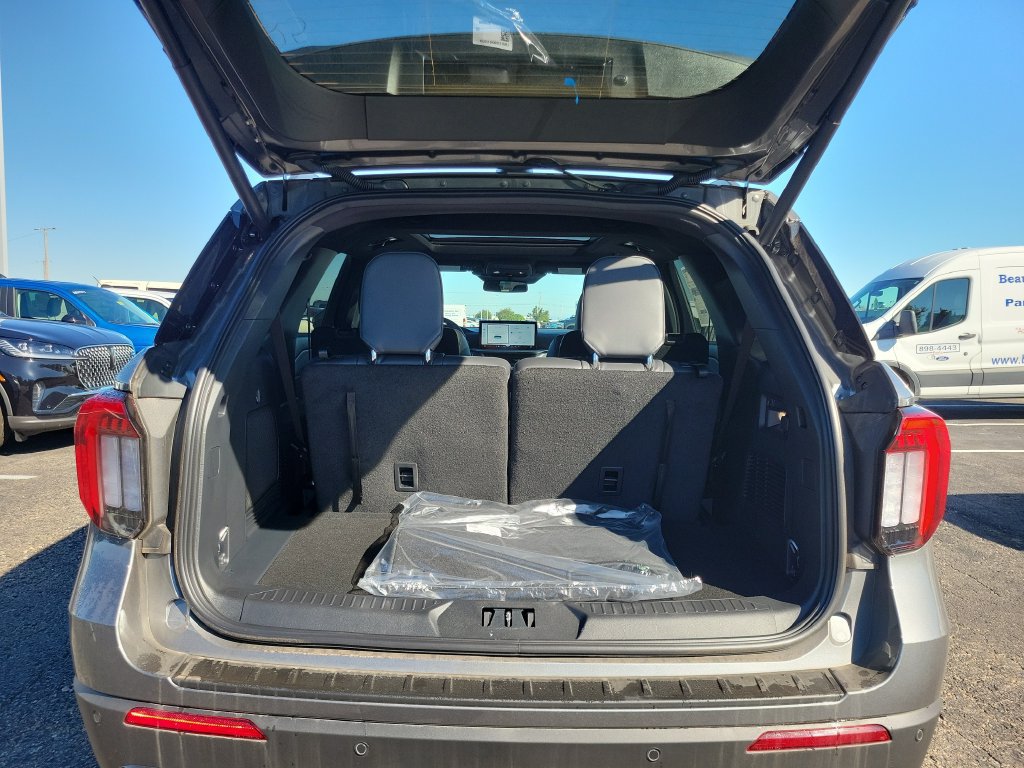 New 2026 Ford Explorer ST-Line w/ ST-Line Street Pack AWD/4WD image 10