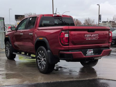 Used 2024 GMC Canyon Denali image 7