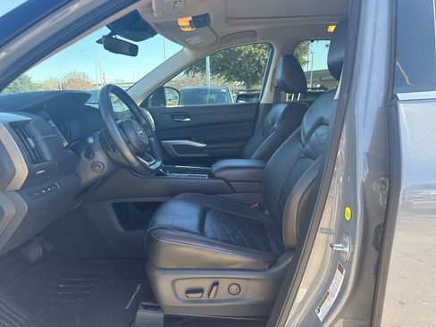 Certified 2023 Nissan Pathfinder Platinum w/ Cargo Package image 11