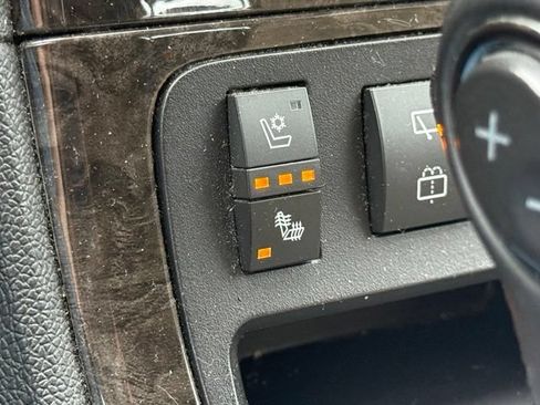 Used 2011 GMC Acadia Denali FWD image 28