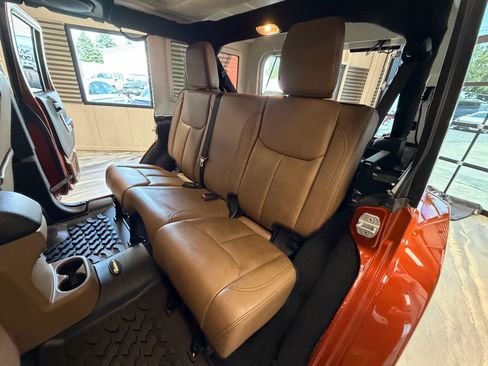 Used 2014 Jeep Wrangler Unlimited Sahara w/ Dual Top Group AWD/4WD image 6