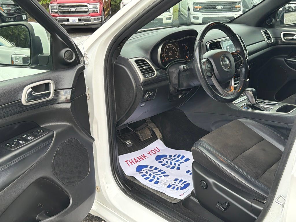Used 2020 Jeep Grand Cherokee Altitude AWD/4WD image 10