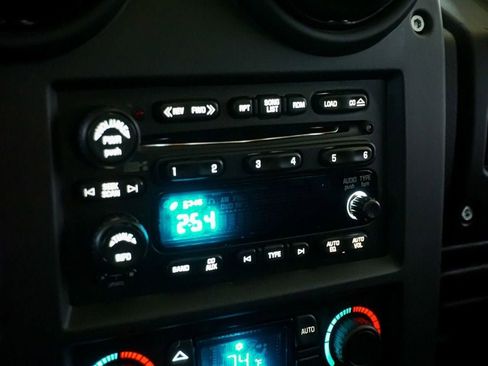 Used 2005 HUMMER H2 w/ Preferred Equipment Group image 23