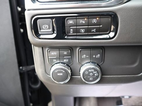 New 2025 GMC Yukon XL Elevation w/ LPO, Elevation Black Package image 13