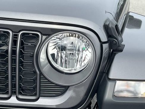 Used 2024 Jeep Gladiator Sport AWD/4WD image 10