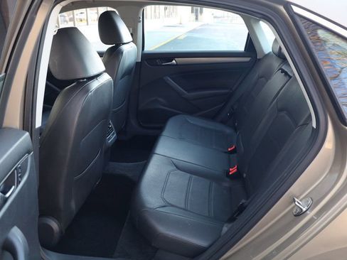 Used 2015 Volkswagen Passat TDI SE image 19