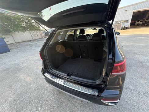 Used 2022 Volkswagen Taos SE w/ Panoramic Sunroof Package image 17