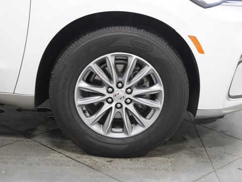 Used 2024 Buick Enclave Essence w/ Technology Package image 12