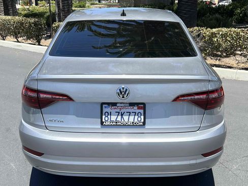 Used 2021 Volkswagen Jetta SE FWD image 15