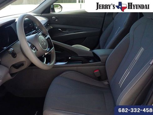 Used 2022 Hyundai Elantra SEL FWD image 18