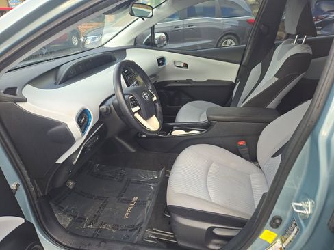 Used 2018 Toyota Prius Three image 10