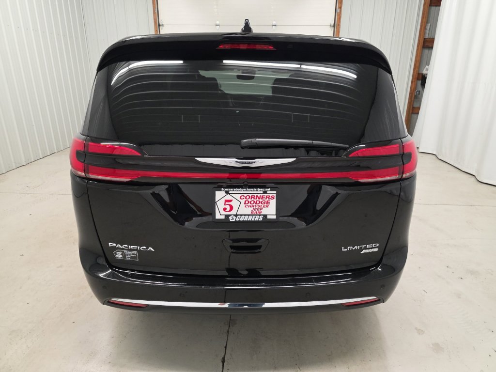 Used 2026 Chrysler Pacifica Limited AWD/4WD image 4