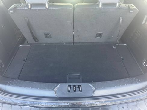 Used 2024 Ford Explorer XLT w/ Equipment Group 202A AWD/4WD image 46