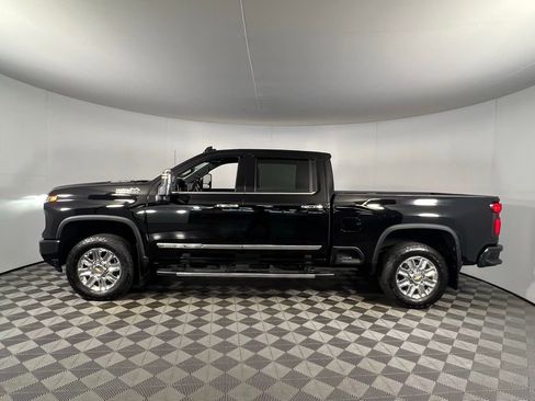 Used 2024 Chevrolet Silverado 2500 High Country w/ Technology Package image 9