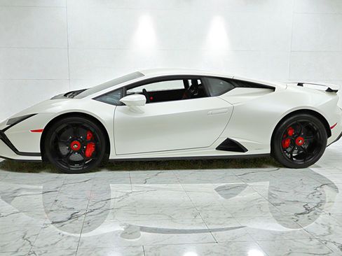 Used 2023 Lamborghini Huracan Tecnica image 3