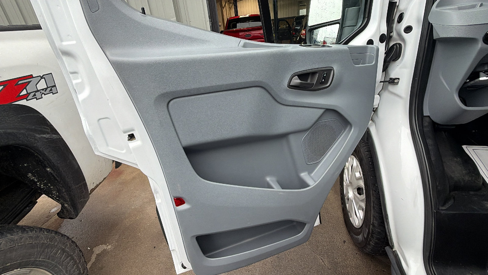 Used 2015 Ford Transit 350 XLT RWD image 9