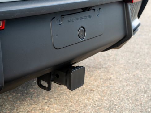 Certified 2025 Porsche Macan image 12