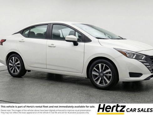 Used 2025 Nissan Versa SV image 1