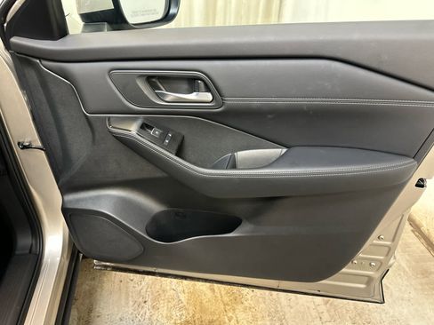 Certified 2025 Nissan Rogue SL w/ Tech Package image 28