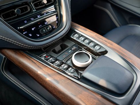 Used 2021 Aston Martin DBX image 27