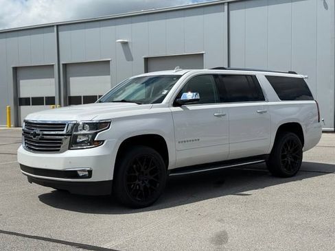 Used 2018 Chevrolet Suburban Premier AWD/4WD image 1
