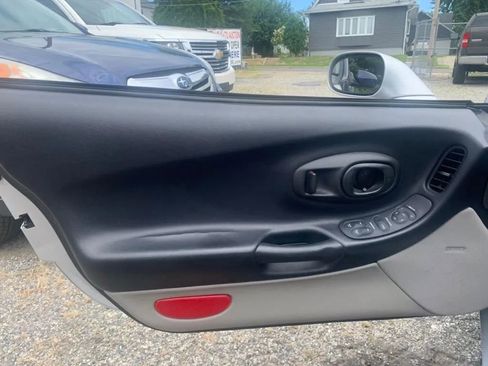 Used 1998 Chevrolet Corvette Convertible 2D image 38